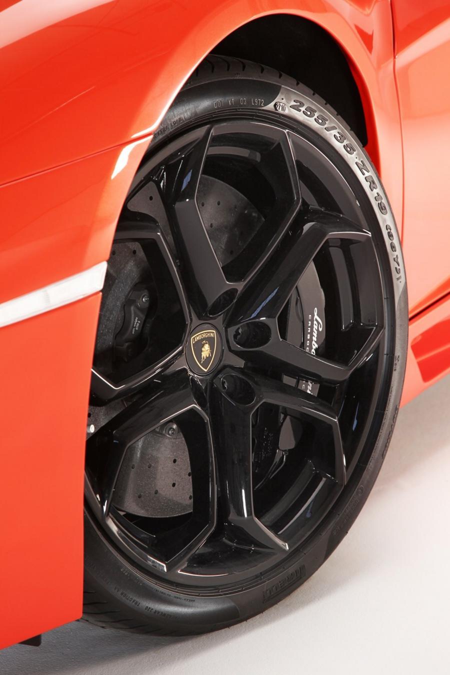 Lamborghini Aventador LP700-4 2011 года  (фото 195 из 204)